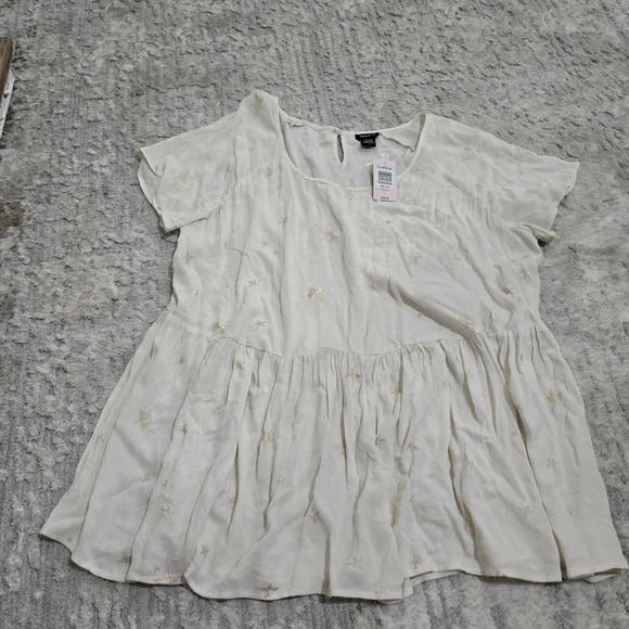 Sold Short Sleeve Blouse with Star Embroidery Torrid - Picture 2 of 5